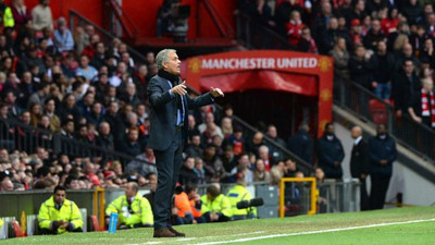 Manchester United Mourinho'nun görevine son verdi