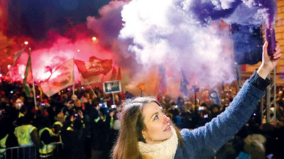 Macaristan'da Sarı Yelekliler 'köle yasası' için ayakta