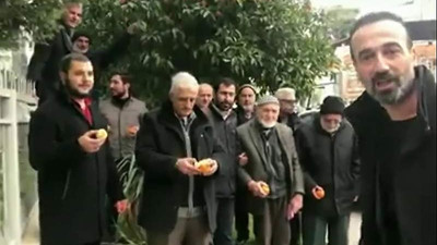 Fatih Portakal'ı portakal yiyerek protesto ettiler