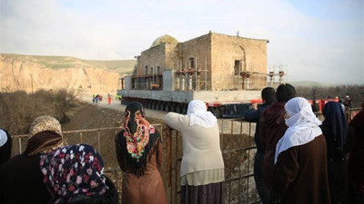 Hasankeyf'te 630 yıllık yapıyı yerinden söküp götürdüler