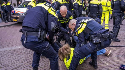 Hollanda'da Sarı Yelekliler polisle çatıştı: 8 gözaltı