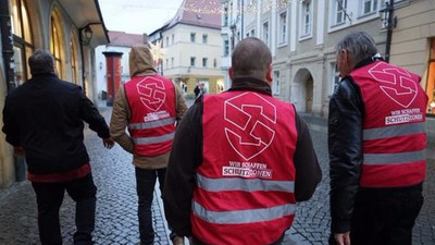 ‘Neonaziler sokakta devriye geziyor’