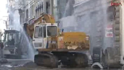 Taksim'de su borusu patladı