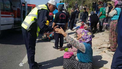 Tarım işçilerini taşıyan midibüs kaza yaptı: 5 ölü, 22 yaralı