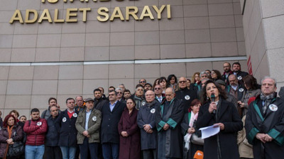 Cumhuriyet davası cezaları Adalet Nöbeti'yle protesto edildi