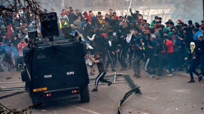 Cezayir Cumhurbaşkanı yeniden aday, protestolar sürüyor