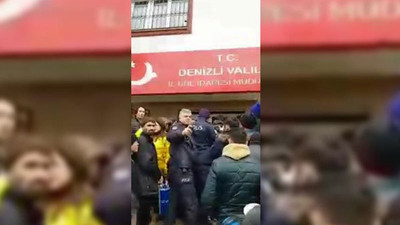 Mültecilere biber gazı sıkan polis görevden uzaklaştırıldı