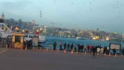 Eminönü'nde otomobil denize uçtu