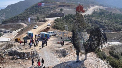 AKP'li belediye Millet Bahçesi'ne dev horoz heykeli dikti