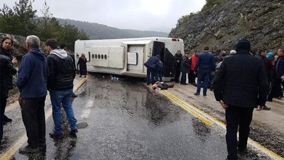 Cenazeye giden otobüs şarampole yuvarlandı