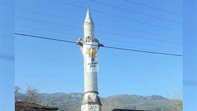 Cami minaresine AKP bayrağı astılar