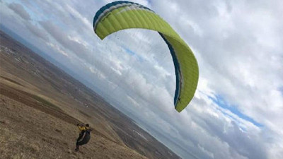 Van Gölü'ne düşen paraşütçü yaşamını yitirdi