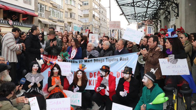 'Bize engellerle değil biletlerle gelin'