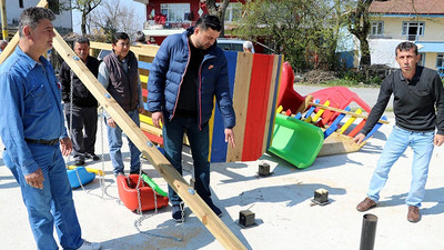 Seçimi kaybedince yaptırdığı çocuk parkını söktü