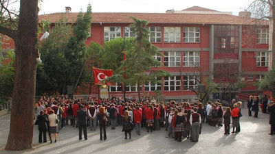 İzmir Marşı bir okulda daha yasaklandı