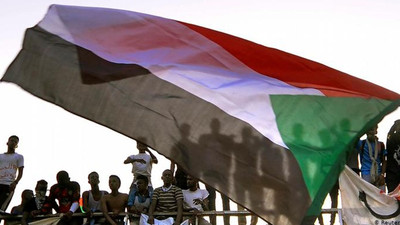 Sudan'da El Beşir tutuklandı, OHAL ilan edildi