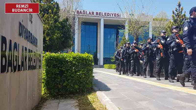 Seçmen iradesine barikat: Belediye binası, seçilmiş başkan geliyor diye ablukaya alındı