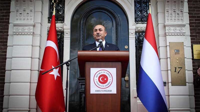 Çavuşoğlu, kendisiyle soykırımı tartışan parlamenteri Twitter'da engelledi