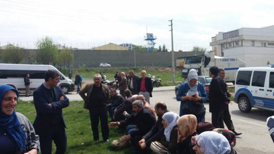 Cezaevi önüne gitmek isteyen ailelere polis müdahalesi