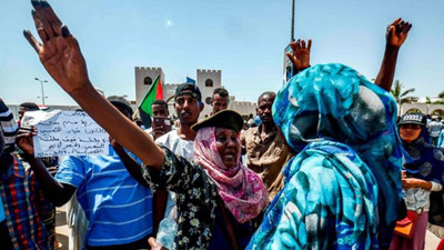 Sudan'da yönetime el koyan ordu, eski hükümet üyelerini tutukladı