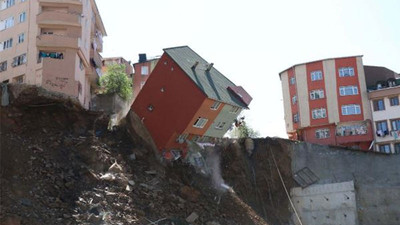 İstanbul'da bir bina çöktü