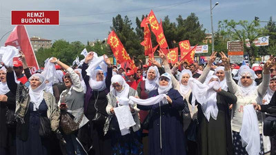 1 Mayıs mitingine katılan anneler: Çocuklarımız ölüyor, haberiniz var mı?