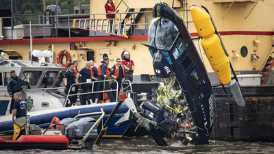 New York'ta helikopter Hudson Nehri'ne düştü