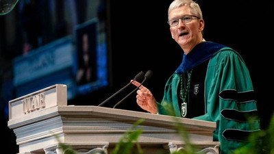 Apple CEO'sundan gençlere 'devrimci davranış' çağrısı