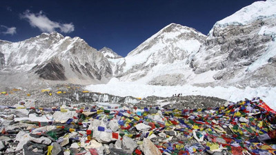 Everest Dağı'ndan 11 ton çöp toplandı