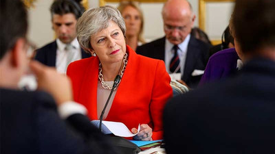 Theresa May parti liderliğini resmen bıraktı