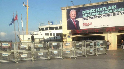 Kadıköy'de polis barikatı: AKP standını görmeden geçmek yok