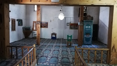 Bizans dönemine ait yapıların bulunduğu cami talan ediliyor