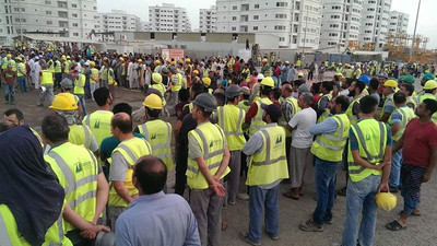 Suudi Arabistan'da inşaatlarda çalışan işçiler greve çıktı