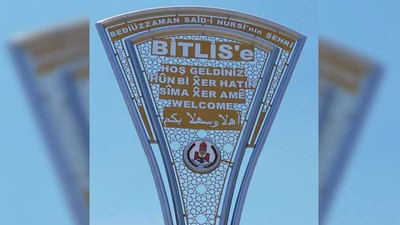 Bitlis'te kent girişinde sökülen Kürtçe tabela yeniden asıldı