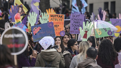 1 milyondan fazla kadın çocuk bakımı nedeniyle işini bırakıyor