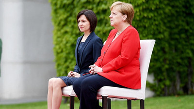 Merkel yine sandalyede