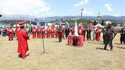 AKP'li belediyeye göre 30 Ağustos'ta ücretsiz ulaşıma gerek yok, cirit ve okçuluk şenliğine var