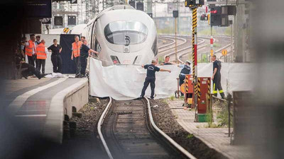 Almanya'da hızlı trenin önüne itilen 8 yaşındaki çocuk öldü