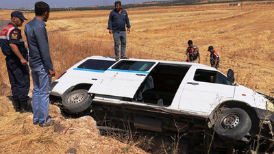 Öğrencileri taşıyan servis devrildi: 8’i çocuk, 10 yaralı