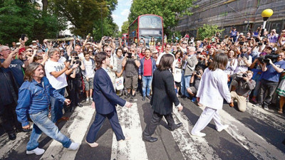 Beatles hayranları Abbey Road'ın 50. yıl dönümünü unutmadı