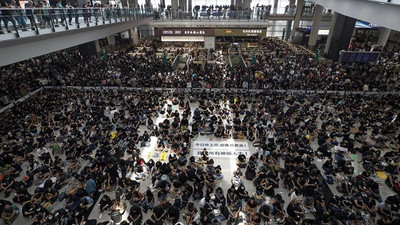 Hong Kong’da 'polis havalimanına müdahaleye hazırlanıyor' iddiası