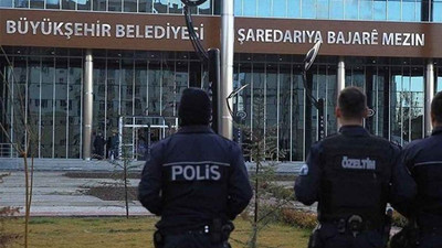 Van'da daire başkanları ve müdürler görevden alındı, çalışanlar gözaltında