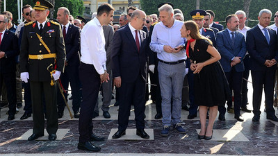 Adana'da 30 Ağustos töreninde çelenk krizi