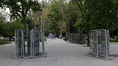 Gezi Parkı da bariyerlerle çevrildi