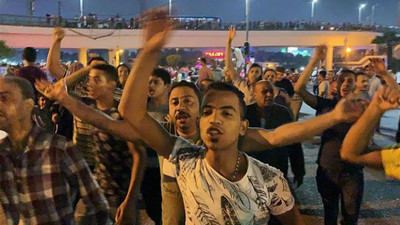 Mısır'da binlerce kişi Sisi'yi protesto etti