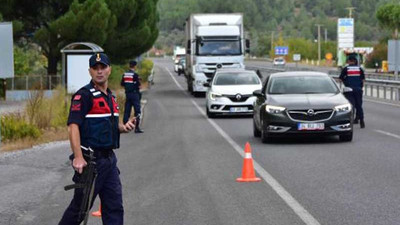 Sigara içtiği için ceza kesildi, bir tane daha yaktı: Çekin beni