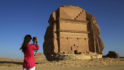 Suudi Arabistan kapılarını yabancı turistlere açıyor