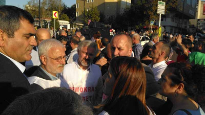 İstanbul'daki 'Demokrasi Nöbeti'ne polis saldırdı