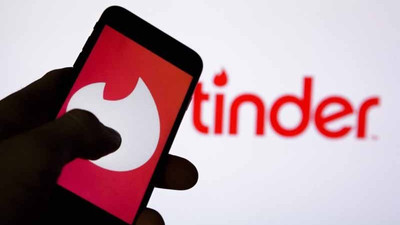 NATO askerleri Tinder’da konuştukları sahte kişilerle buluşmaya gitti