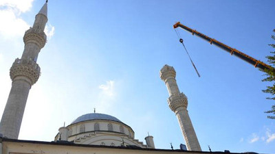 Depremde yıkılan minarenin yapımında da malzeme çalmışlar